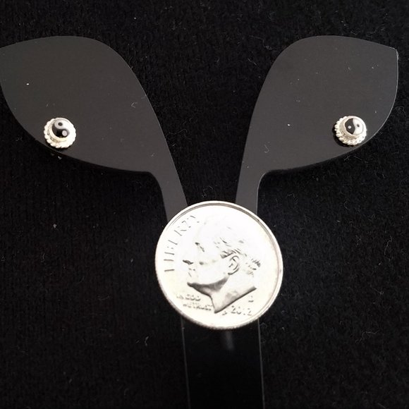 YIN YANG inlay Sterling Silver tiny round EARRINGS - Picture 3 of 9